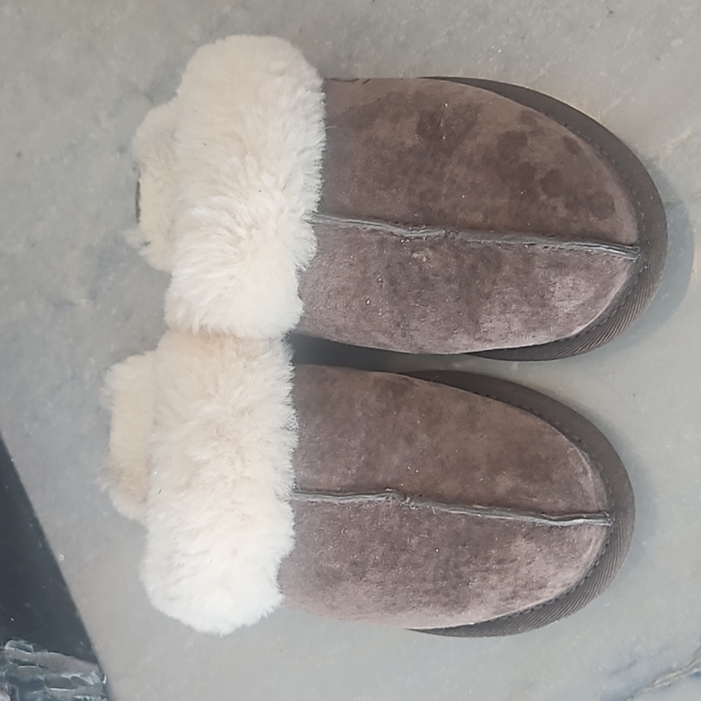 Uggs - Picture 10 of 12